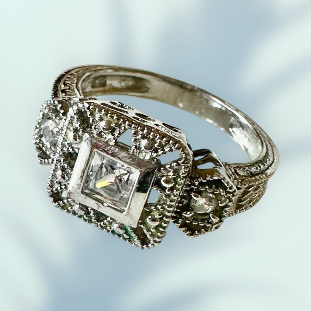 925 STERLING SILVER CZ RING SIZE 8